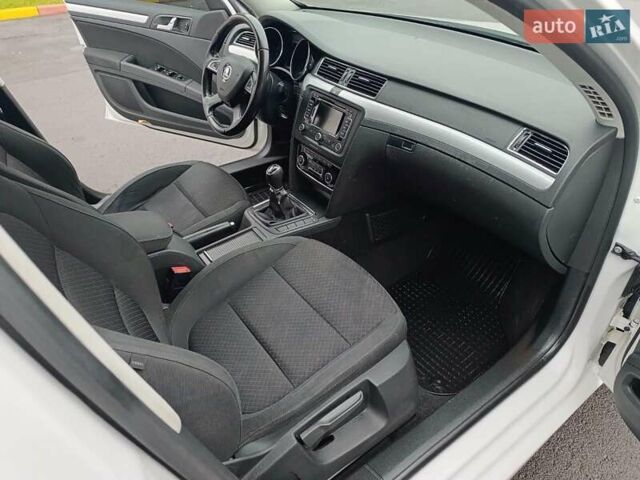 Білий Шкода Суперб, об'ємом двигуна 2 л та пробігом 252 тис. км за 11400 $, фото 20 на Automoto.ua