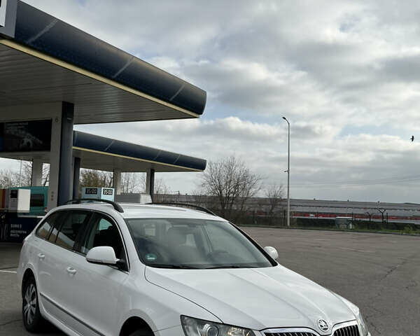 Белый Шкода Суперб, объемом двигателя 2 л и пробегом 195 тыс. км за 13999 $, фото 6 на Automoto.ua