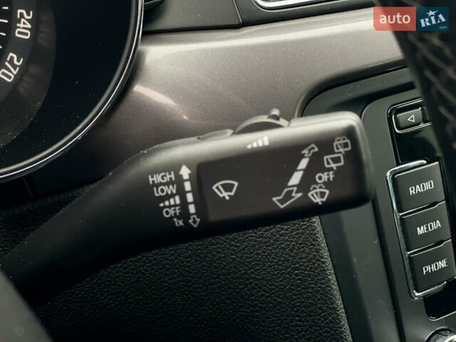 Білий Шкода Суперб, об'ємом двигуна 2 л та пробігом 273 тис. км за 12700 $, фото 36 на Automoto.ua