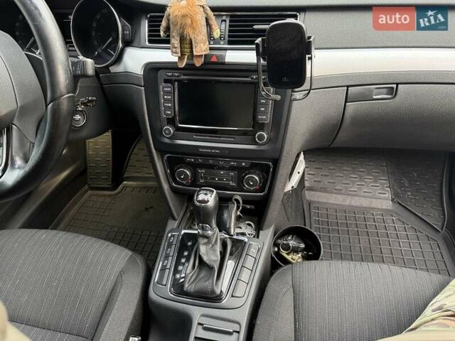 Белый Шкода Суперб, объемом двигателя 2 л и пробегом 217 тыс. км за 14200 $, фото 12 на Automoto.ua