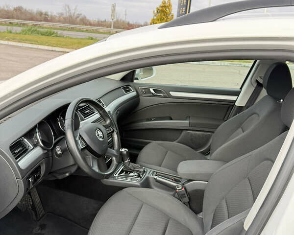 Белый Шкода Суперб, объемом двигателя 2 л и пробегом 195 тыс. км за 13999 $, фото 15 на Automoto.ua