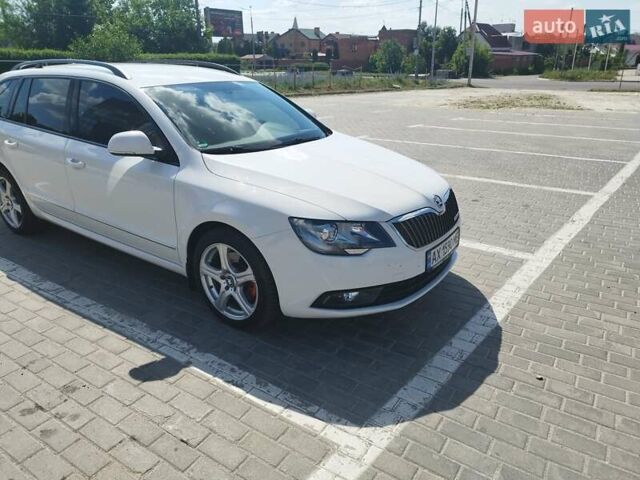 Белый Шкода Суперб, объемом двигателя 1.6 л и пробегом 280 тыс. км за 11300 $, фото 2 на Automoto.ua