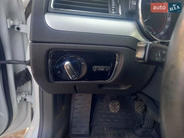 Белый Шкода Суперб, объемом двигателя 1.6 л и пробегом 219 тыс. км за 10900 $, фото 20 на Automoto.ua