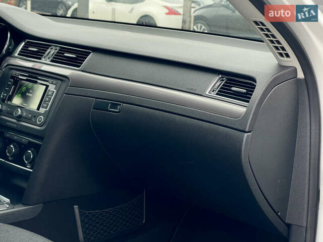 Білий Шкода Суперб, об'ємом двигуна 2 л та пробігом 273 тис. км за 12700 $, фото 34 на Automoto.ua