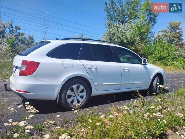 Белый Шкода Суперб, объемом двигателя 1.6 л и пробегом 206 тыс. км за 9350 $, фото 6 на Automoto.ua