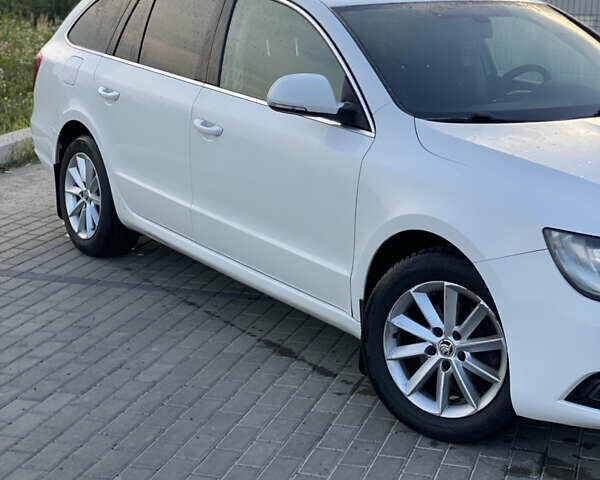 Белый Шкода Суперб, объемом двигателя 1.6 л и пробегом 370 тыс. км за 10999 $, фото 2 на Automoto.ua