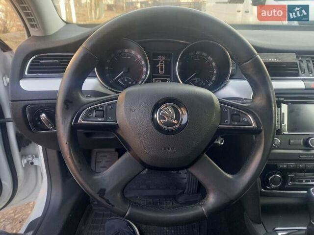 Белый Шкода Суперб, объемом двигателя 1.6 л и пробегом 219 тыс. км за 10900 $, фото 17 на Automoto.ua