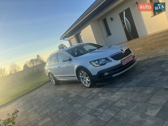 Белый Шкода Суперб, объемом двигателя 2 л и пробегом 242 тыс. км за 12900 $, фото 1 на Automoto.ua