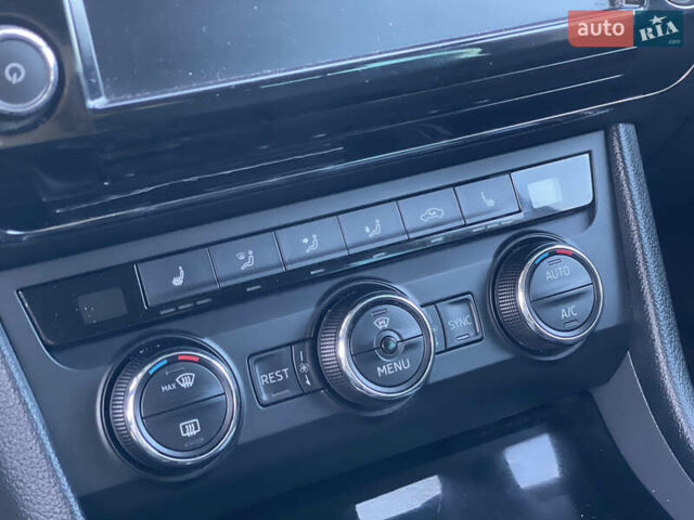 Білий Шкода Суперб, об'ємом двигуна 1.6 л та пробігом 242 тис. км за 13250 $, фото 32 на Automoto.ua