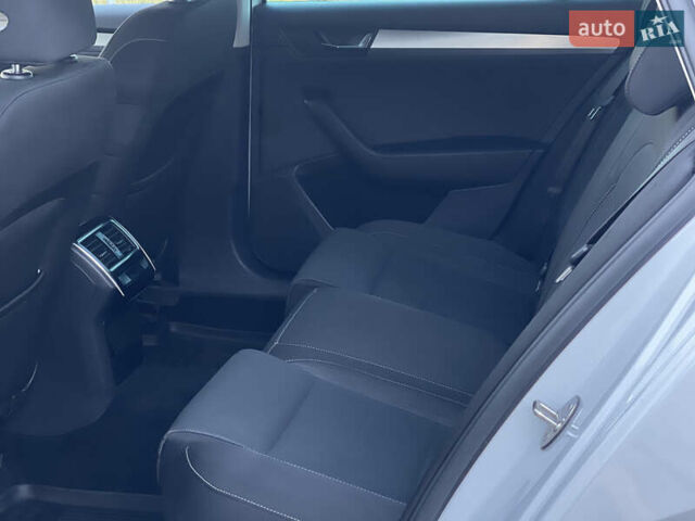 Білий Шкода Суперб, об'ємом двигуна 1.6 л та пробігом 242 тис. км за 13250 $, фото 43 на Automoto.ua