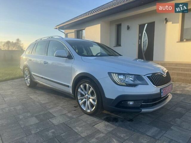 Белый Шкода Суперб, объемом двигателя 2 л и пробегом 242 тыс. км за 12900 $, фото 2 на Automoto.ua