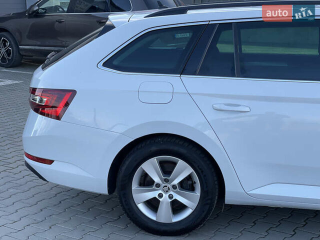 Білий Шкода Суперб, об'ємом двигуна 1.6 л та пробігом 242 тис. км за 13250 $, фото 5 на Automoto.ua