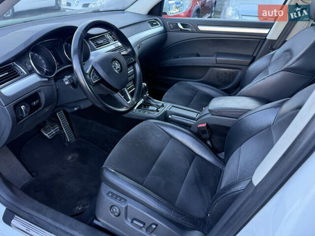 Белый Шкода Суперб, объемом двигателя 2 л и пробегом 235 тыс. км за 12750 $, фото 13 на Automoto.ua