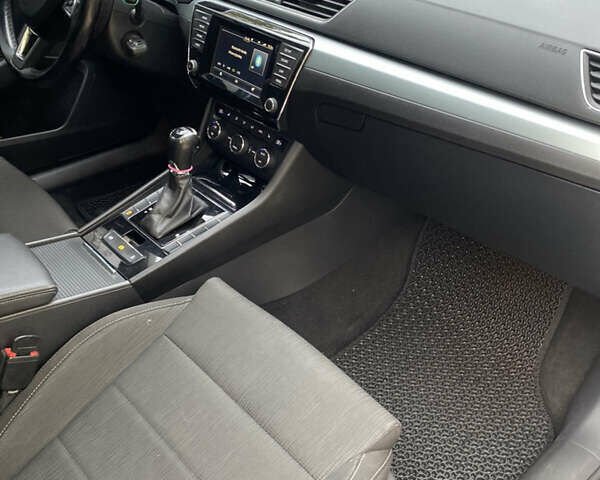 Белый Шкода Суперб, объемом двигателя 1.8 л и пробегом 248 тыс. км за 13700 $, фото 8 на Automoto.ua