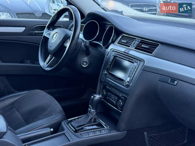 Белый Шкода Суперб, объемом двигателя 2 л и пробегом 235 тыс. км за 12750 $, фото 24 на Automoto.ua