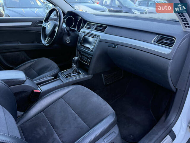 Белый Шкода Суперб, объемом двигателя 2 л и пробегом 235 тыс. км за 12750 $, фото 25 на Automoto.ua