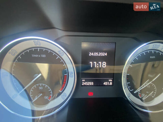 Белый Шкода Суперб, объемом двигателя 1.98 л и пробегом 246 тыс. км за 19000 $, фото 9 на Automoto.ua