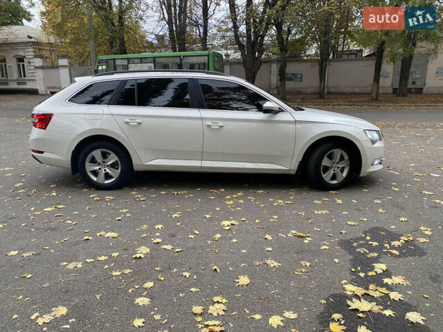 Белый Шкода Суперб, объемом двигателя 1.8 л и пробегом 248 тыс. км за 13700 $, фото 4 на Automoto.ua