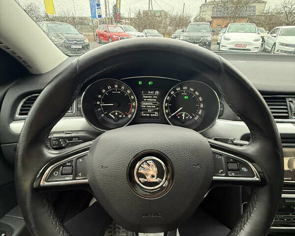 Белый Шкода Суперб, объемом двигателя 2 л и пробегом 160 тыс. км за 15500 $, фото 11 на Automoto.ua