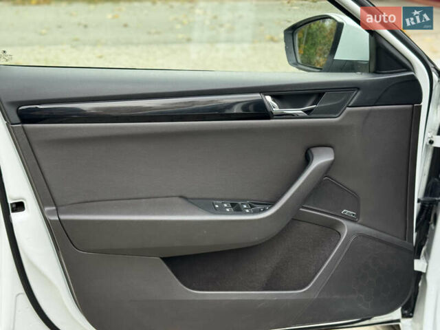 Белый Шкода Суперб, объемом двигателя 1.97 л и пробегом 173 тыс. км за 17000 $, фото 16 на Automoto.ua