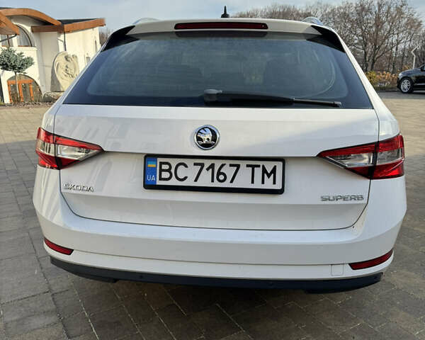 Белый Шкода Суперб, объемом двигателя 1.6 л и пробегом 235 тыс. км за 14000 $, фото 8 на Automoto.ua