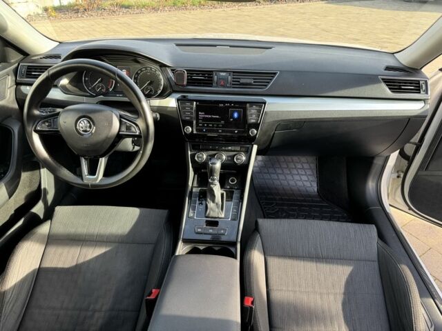 Белый Шкода Суперб, объемом двигателя 1.6 л и пробегом 235 тыс. км за 14200 $, фото 11 на Automoto.ua