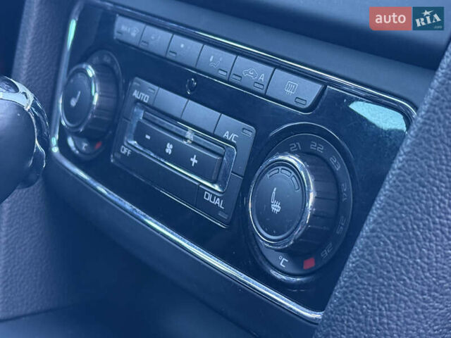 Белый Шкода Суперб, объемом двигателя 2 л и пробегом 235 тыс. км за 12750 $, фото 32 на Automoto.ua