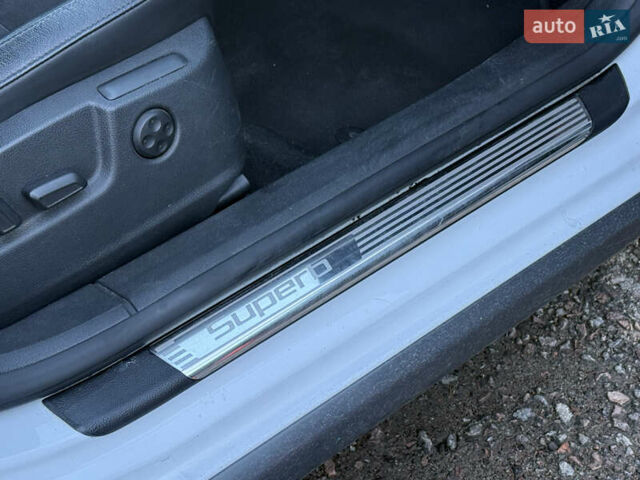 Белый Шкода Суперб, объемом двигателя 2 л и пробегом 235 тыс. км за 12750 $, фото 27 на Automoto.ua