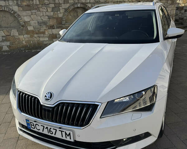 Белый Шкода Суперб, объемом двигателя 1.6 л и пробегом 235 тыс. км за 14000 $, фото 2 на Automoto.ua