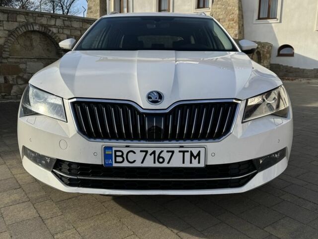 Белый Шкода Суперб, объемом двигателя 1.6 л и пробегом 235 тыс. км за 14200 $, фото 1 на Automoto.ua