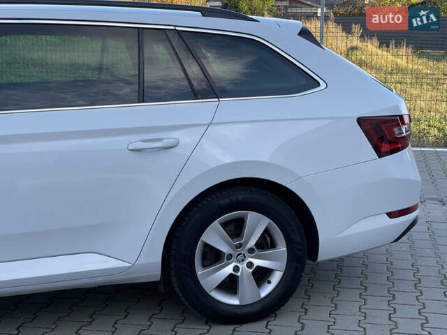 Білий Шкода Суперб, об'ємом двигуна 1.6 л та пробігом 242 тис. км за 13250 $, фото 10 на Automoto.ua