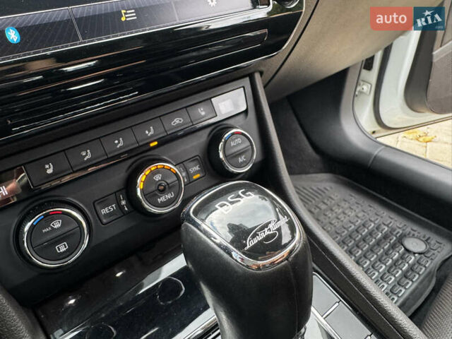 Білий Шкода Суперб, об'ємом двигуна 2 л та пробігом 173 тис. км за 17000 $, фото 28 на Automoto.ua