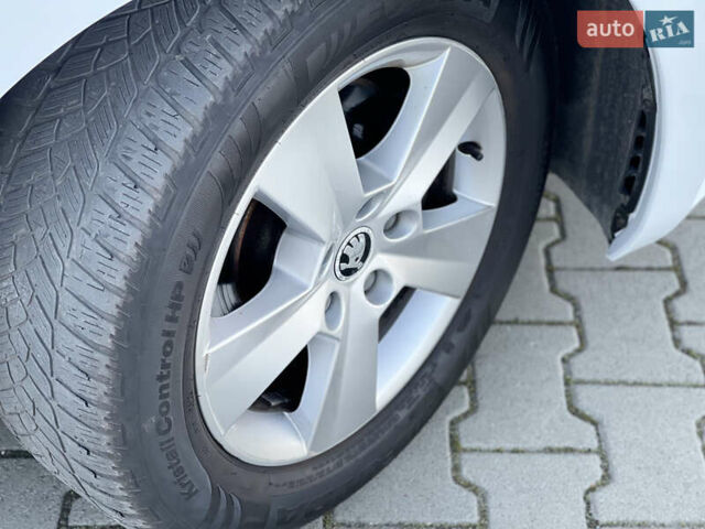 Білий Шкода Суперб, об'ємом двигуна 1.6 л та пробігом 242 тис. км за 13250 $, фото 14 на Automoto.ua