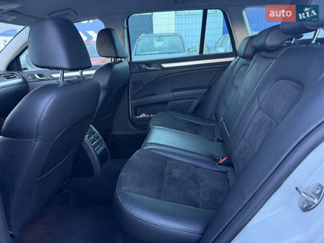 Белый Шкода Суперб, объемом двигателя 2 л и пробегом 235 тыс. км за 12750 $, фото 19 на Automoto.ua