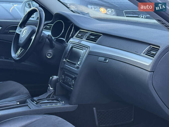 Белый Шкода Суперб, объемом двигателя 2 л и пробегом 235 тыс. км за 12750 $, фото 29 на Automoto.ua