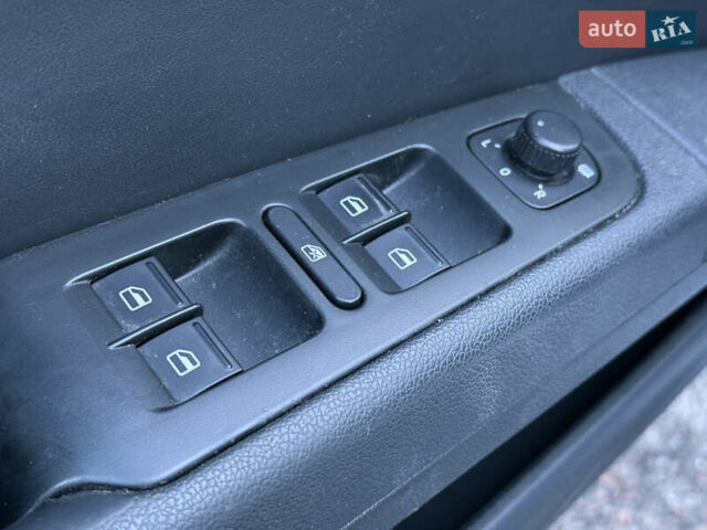 Белый Шкода Суперб, объемом двигателя 2 л и пробегом 235 тыс. км за 12750 $, фото 17 на Automoto.ua