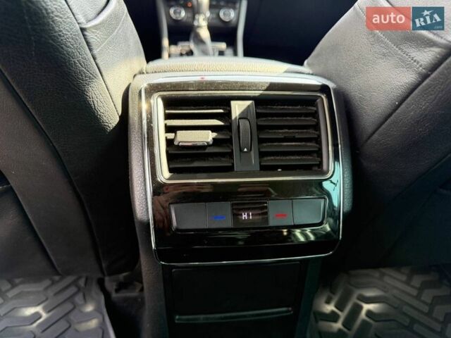 Білий Шкода Суперб, об'ємом двигуна 1.6 л та пробігом 309 тис. км за 13950 $, фото 18 на Automoto.ua