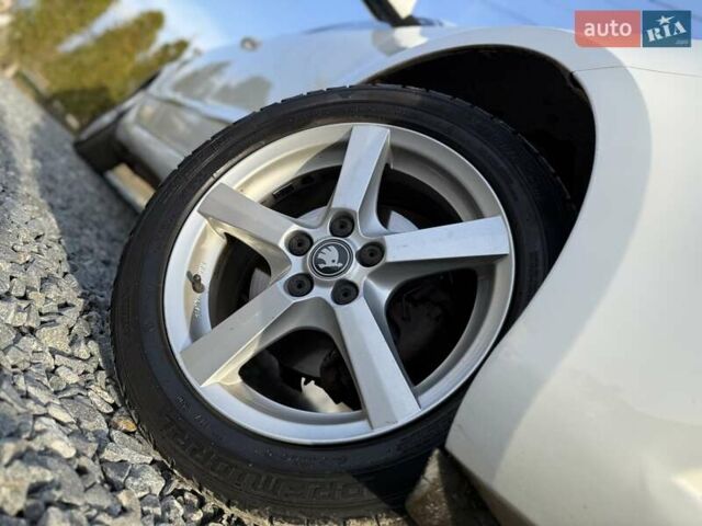 Білий Шкода Суперб, об'ємом двигуна 1.6 л та пробігом 294 тис. км за 11450 $, фото 9 на Automoto.ua