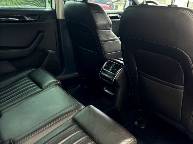 Білий Шкода Суперб, об'ємом двигуна 2 л та пробігом 270 тис. км за 18000 $, фото 6 на Automoto.ua