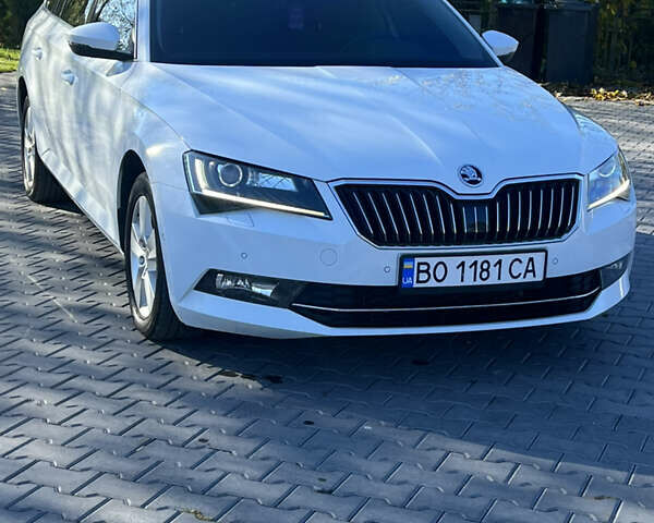 Белый Шкода Суперб, объемом двигателя 1.97 л и пробегом 310 тыс. км за 13900 $, фото 1 на Automoto.ua