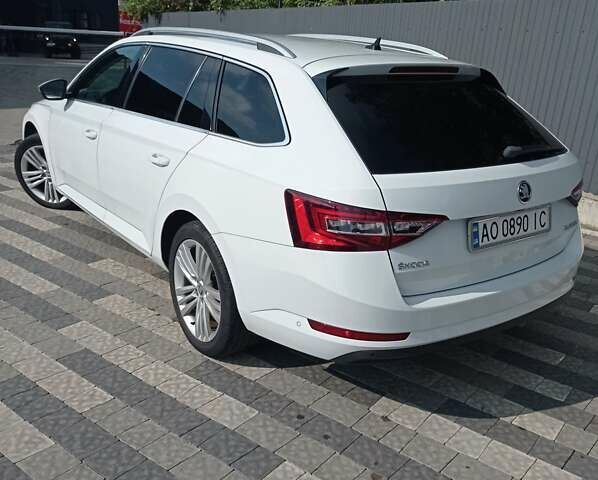 Белый Шкода Суперб, объемом двигателя 1.6 л и пробегом 290 тыс. км за 15000 $, фото 11 на Automoto.ua