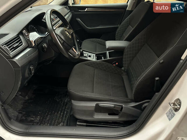 Білий Шкода Суперб, об'ємом двигуна 1.6 л та пробігом 284 тис. км за 11400 $, фото 8 на Automoto.ua