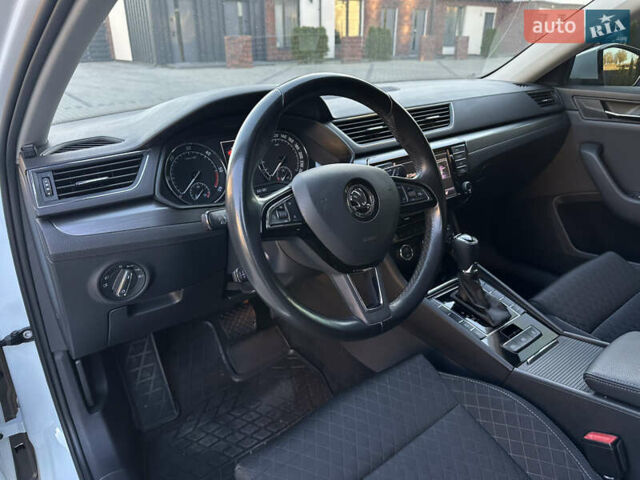 Белый Шкода Суперб, объемом двигателя 1.97 л и пробегом 225 тыс. км за 17800 $, фото 24 на Automoto.ua