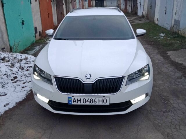 Белый Шкода Суперб, объемом двигателя 1.6 л и пробегом 239 тыс. км за 13990 $, фото 1 на Automoto.ua