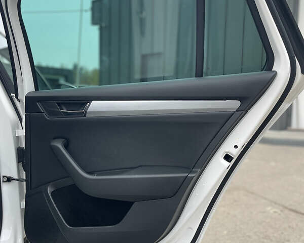 Белый Шкода Суперб, объемом двигателя 2 л и пробегом 254 тыс. км за 15800 $, фото 61 на Automoto.ua