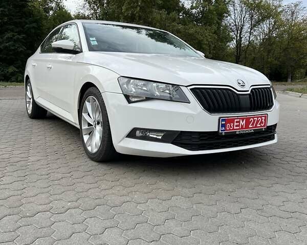 Белый Шкода Суперб, объемом двигателя 1.6 л и пробегом 172 тыс. км за 13500 $, фото 1 на Automoto.ua