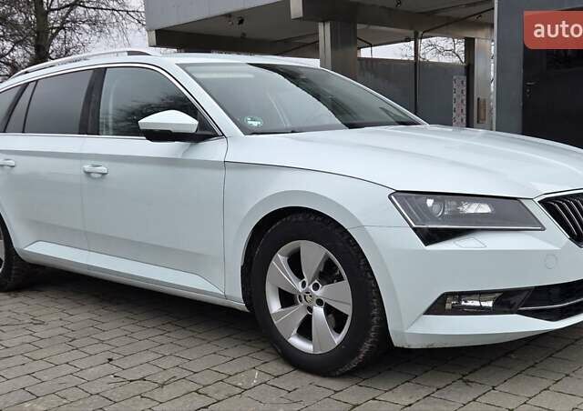 Білий Шкода Суперб, об'ємом двигуна 2 л та пробігом 288 тис. км за 15999 $, фото 49 на Automoto.ua