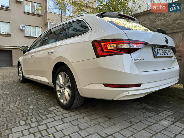 Белый Шкода Суперб, объемом двигателя 1.97 л и пробегом 163 тыс. км за 19500 $, фото 2 на Automoto.ua