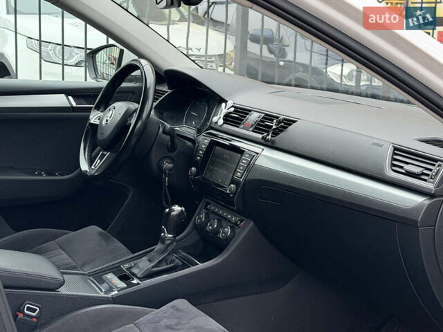 Белый Шкода Суперб, объемом двигателя 2 л и пробегом 269 тыс. км за 15999 $, фото 17 на Automoto.ua