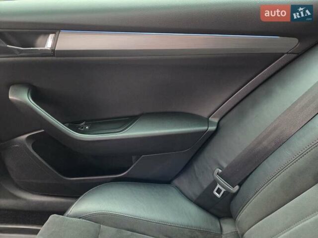 Білий Шкода Суперб, об'ємом двигуна 2 л та пробігом 288 тис. км за 15999 $, фото 31 на Automoto.ua